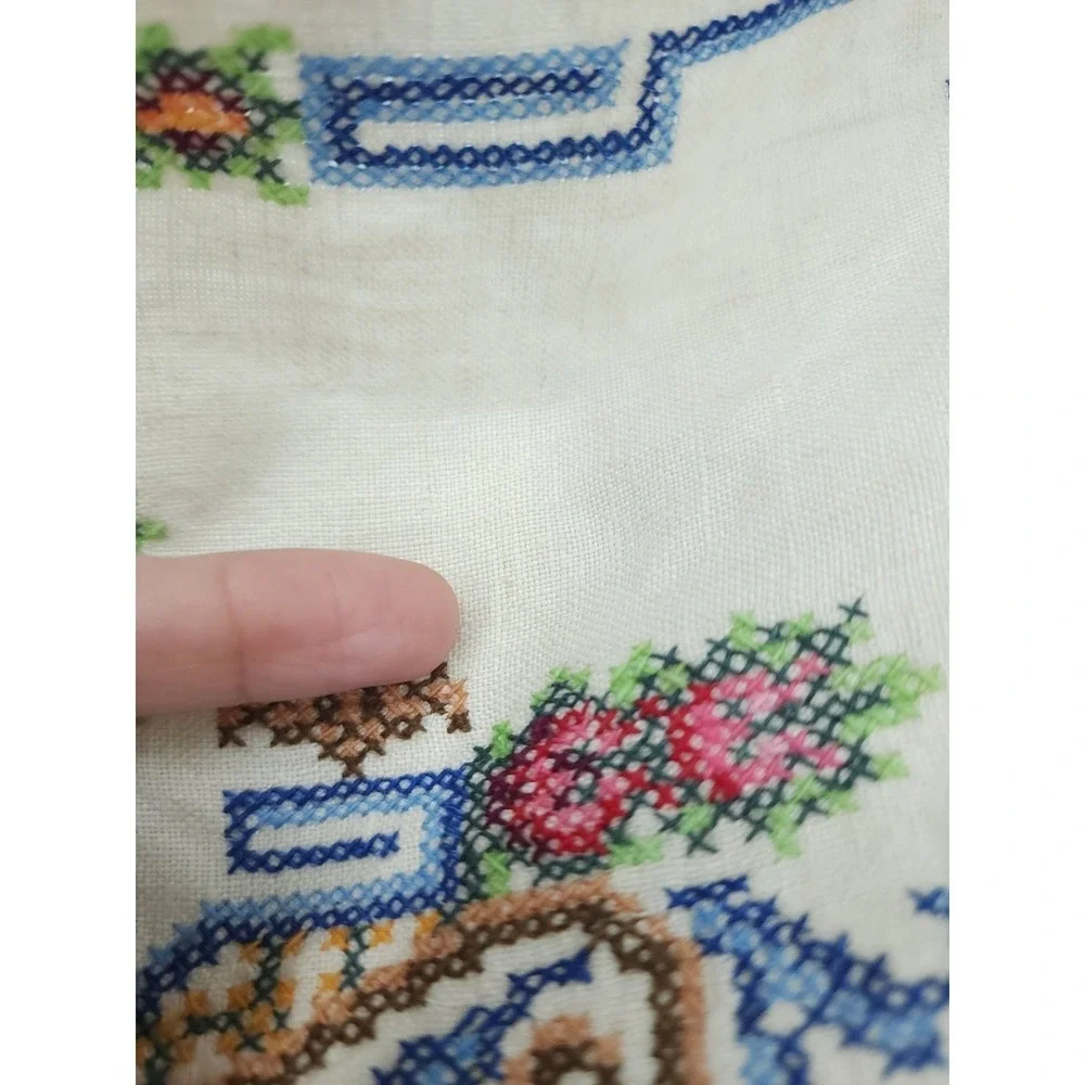VTG Scandinavian Artistic Floral Embroider Crochet Kerchief Banner Handmade Deco